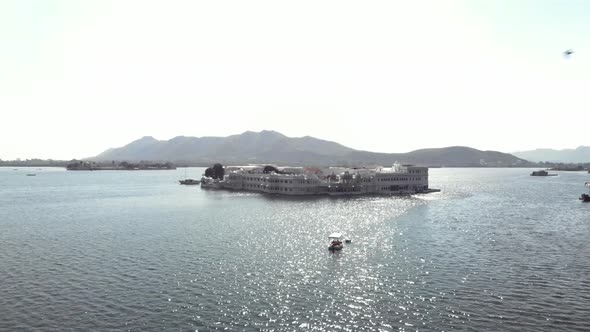 Drone footage of the beautiful Taj Lake Palace on the Lake Pichola near the city of Udaipur, India alt