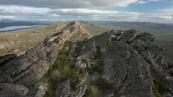 4K Timelapse of the Summit of Mt Difficult (Mt Gar) in Grampians National Park, Victoria, Australia alt
