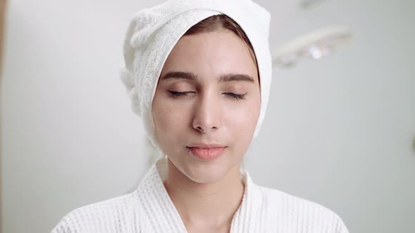 beautiful woman in a beauty clinic is standing smiling alt