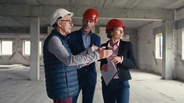 Static video of group of  caucasian engineers and investors on construction site. alt