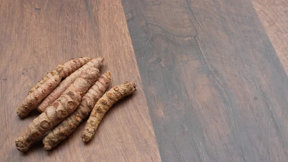 Turmelic Roots 24 alt