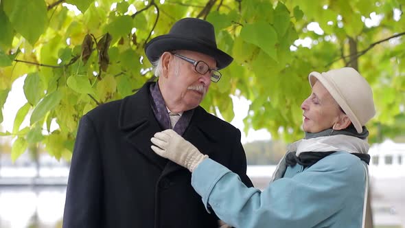 Old man and his wife spend time in retirement alt