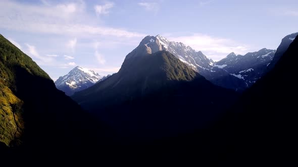 Peaks of Fjordland in New Zealand alt