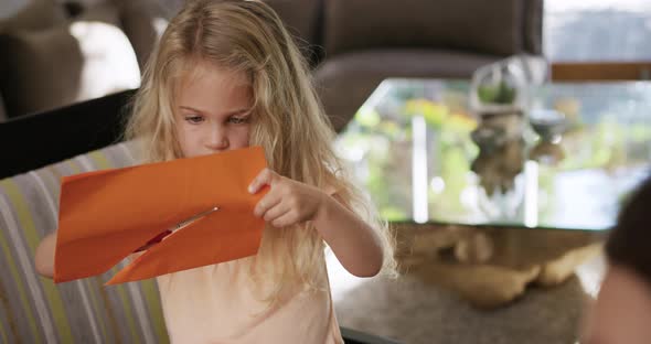 Mother and daughters painting together alt