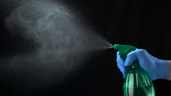 Using spraying bottle and cleaning, Slow Motion alt