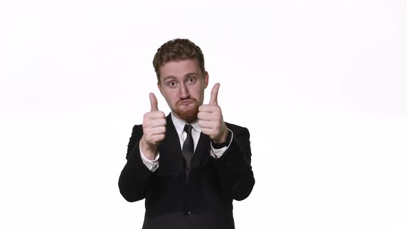 Бизнесмен Одобрительно Кивает, Поздравляет и Хлопает в Ладоши alt