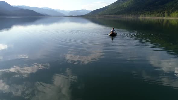 Couple sailing in boat 4k alt