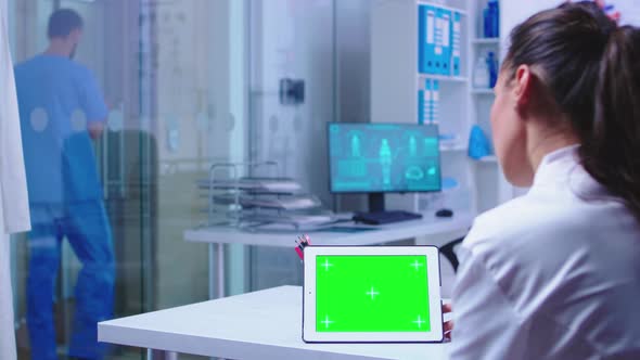 Chroma Keyon Tablet Pc Display alt