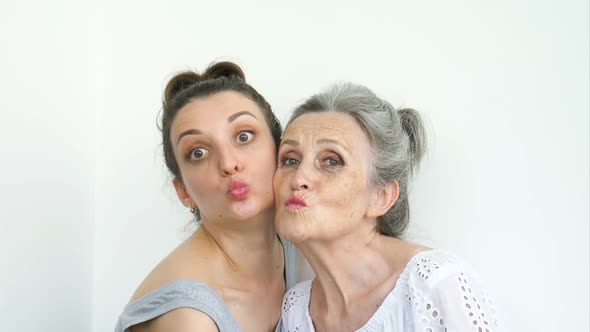 Happy Senior Mother is Hugging Her Adult Daughter the Women are Laughing Together Sincere Family of alt