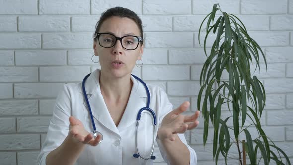 Online medical consultation.  alt