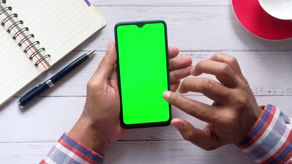 Close Up of Women Hand Turning a Pager of a Diary  alt