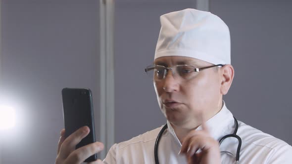 Doctors video chat with a patient.online patient consultation alt