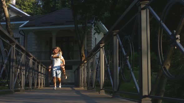 Love Games in the Park alt