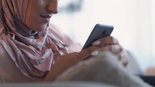 Phone Chatting Mobile Internet Woman Internet alt