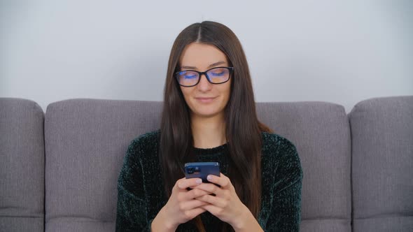 Young white woman using modern smart phone for communication on social media app in 4k video alt