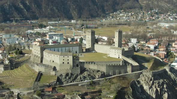 Castelgrande Castle in Bellinzona, Ticino, Switzerland alt