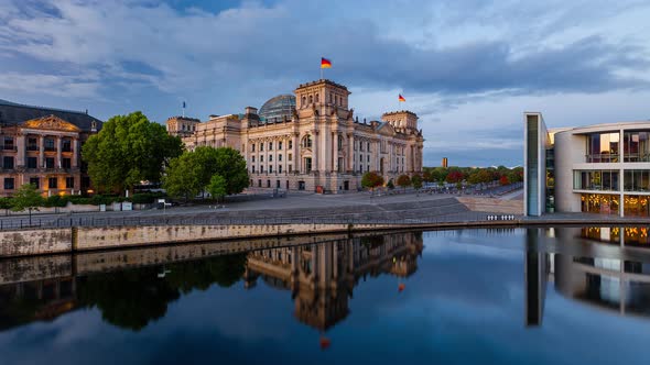 Night to Day Time Lapse of Reichstag Building with Spree River, Berlin, Germany alt