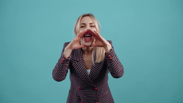 The Energetic Blonde Puts Her Hands to Her Mouth and Shouts Loudly at Someone She Frowns Confused alt