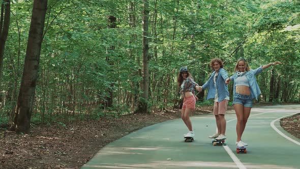 Young people skateboarding alt