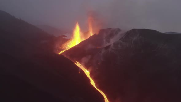 Aerial view of Volcan Cumbre Vieja, La Palma, Canary Islands, Spain. alt