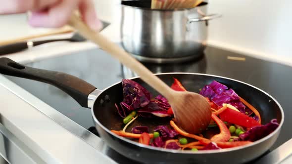 Man preparing a food in kitchen alt
