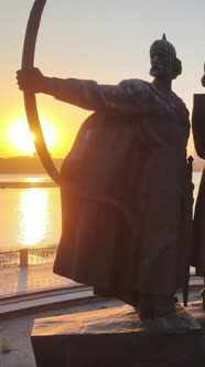 Monument To the Founders of the City in the Morning at Dawn alt