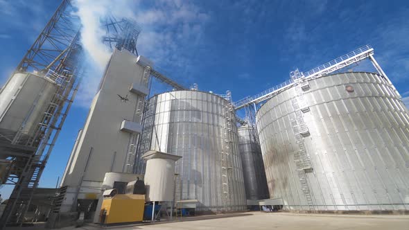 Grain elevators outdoors. Aluminum containers for storing grain. Agribusiness. alt