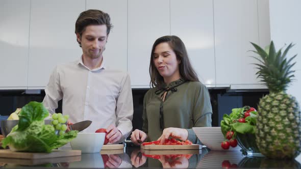 Couple preparing a salad alt