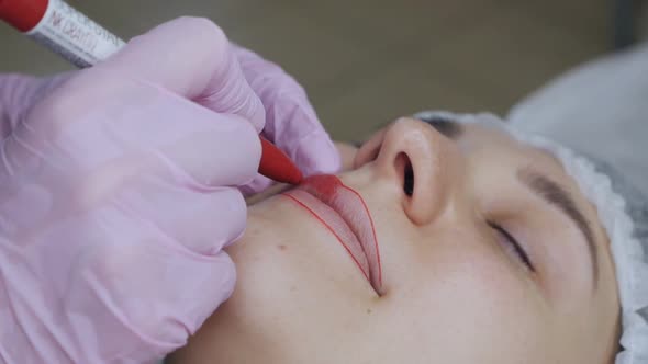 Preparatory Procedure Before Applying a Tattoo on the Lips