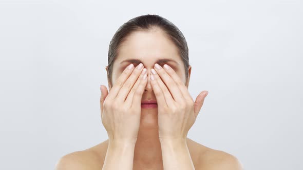 Studio portrait of young, beautiful and natural blond woman alt