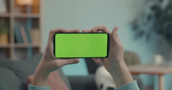 Close Up of Male Hands Holding Smartphone with Green Screen alt