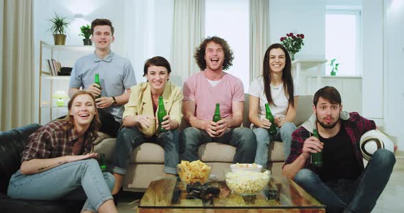 Closeup Big Company of Friend Multi Ethnic in alt