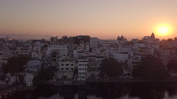 Lake Pichola And City, Udaipur, Rajasthan, India alt