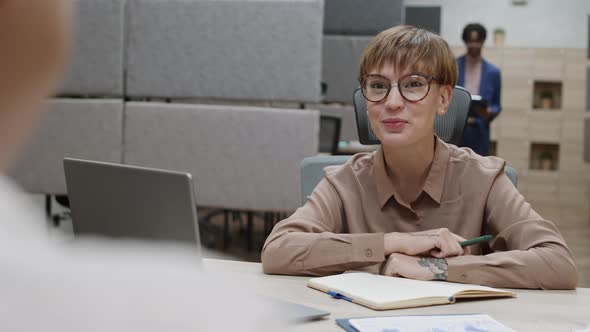 Business Colleagues Talking in Office alt