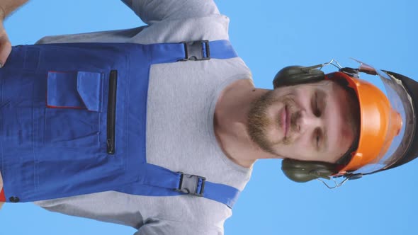 Portrait of Young Worker alt