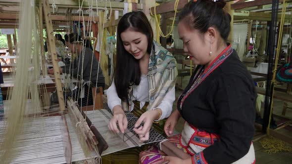 Learn How To Weaving Silk With Traditional Loom alt