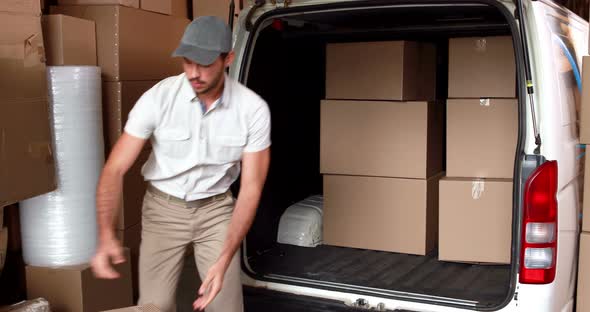 Delivery driver loading his van alt