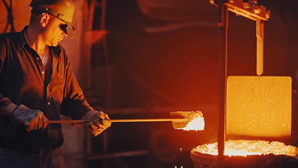 Worker in a Foundry alt
