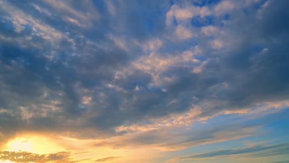4K Sky Time lapse of Colorful clouds during the moving sun alt