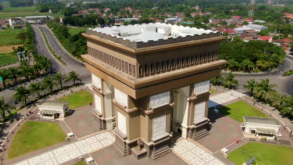 Aerial view of arch of triumph Simpang Lima Gumul Monument in Kediri, Indonesia alt