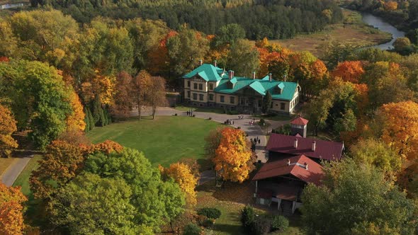Autumn landscape in Loshitsky Park in Minsk. Belarus.Golden autumn alt