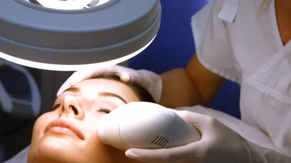 Doctor giving facial massage through soniclifting alt