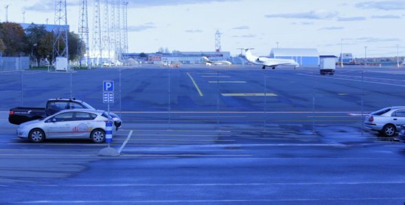 Plane Leaving Airport alt