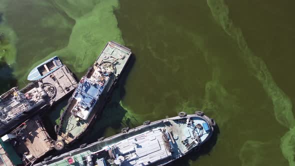 A Dry Cargo Ship Pushes an Empty Barge Down the Dnieper River alt