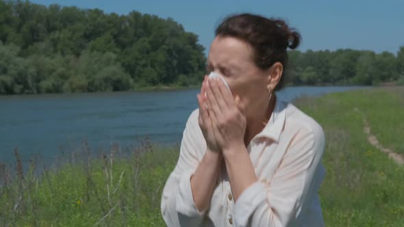 Allergy in Nature. Seasonal Allergy. alt