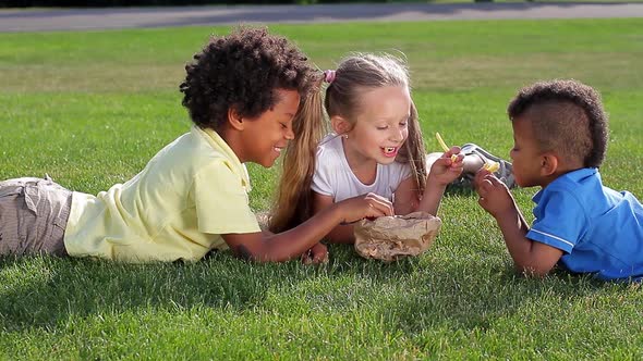Children Have Breakfast. alt