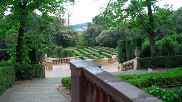 Labyrinth Park Orta in Barcelona alt