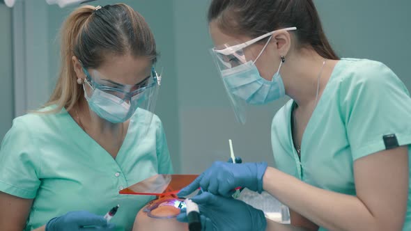 Applying Insulating Gel on Gums and His Photopolymerization Lamp alt