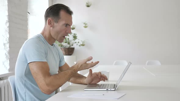 Man in Shock at Work alt