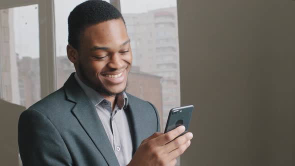 Excited Black Man Working in Digital App Hold Smartphone Read Good Internet News Happy African Guy alt